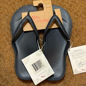 Navy blue Archie’s sz 8